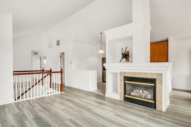 Photo - 714 S Rosehall Ln