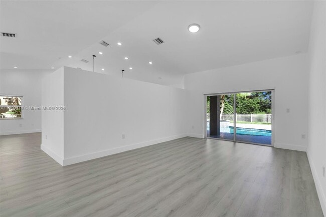 Photo - 425 SW 198th Terrace