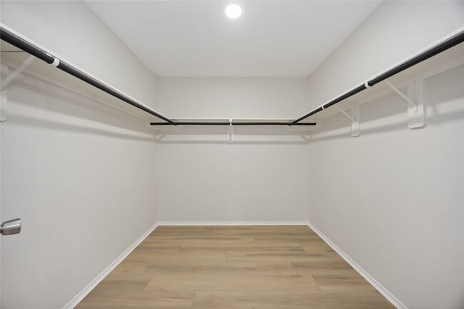 Building Photo - 1827 Cold River Dr