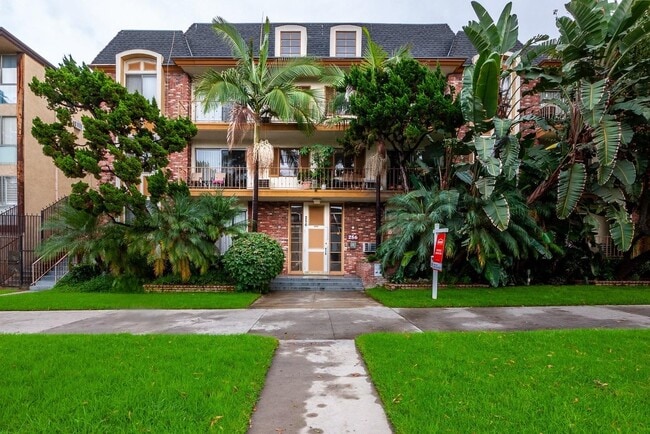 256 S La Fayette Park Pl
