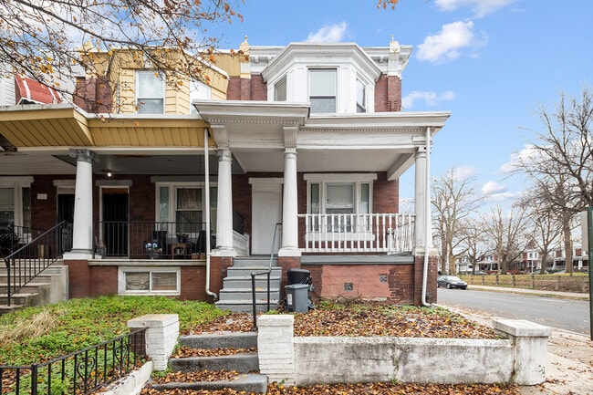 Building Photo - 851 S 57th St