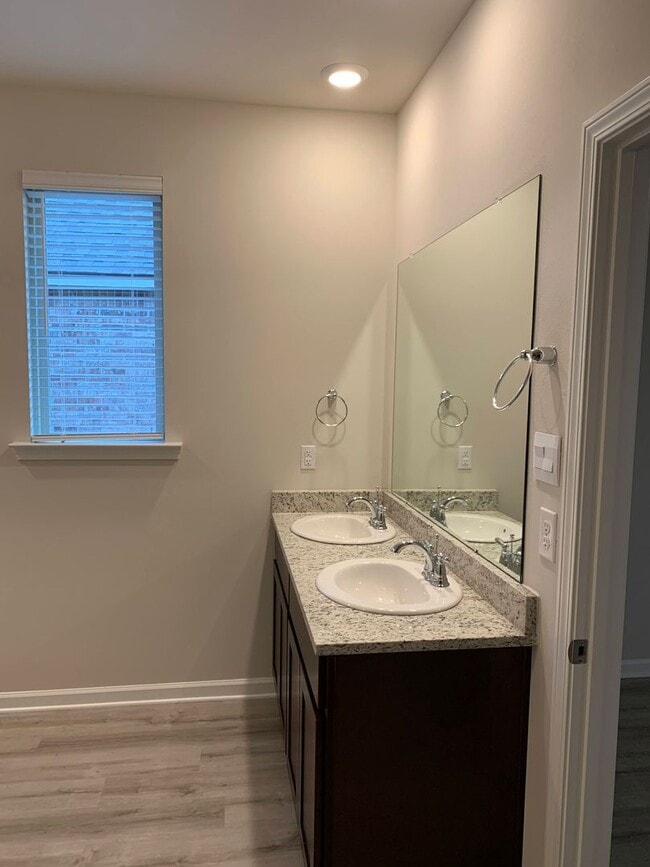 Photo - 4BR in Gonzales!