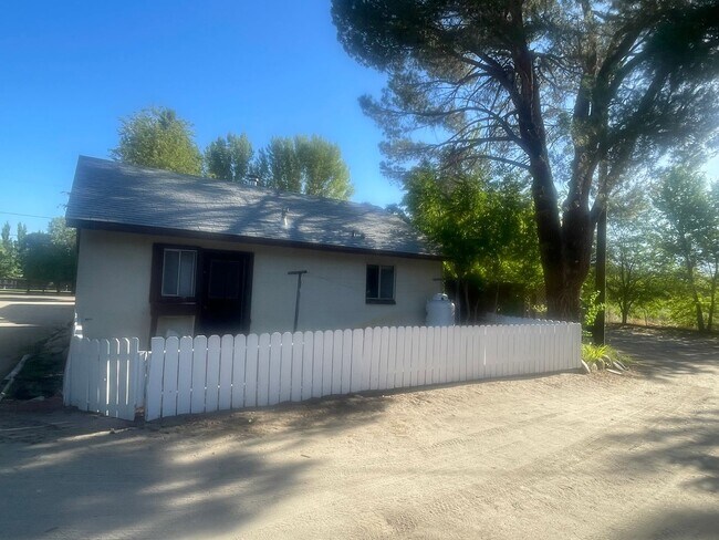 Building Photo - Big Pine Rental