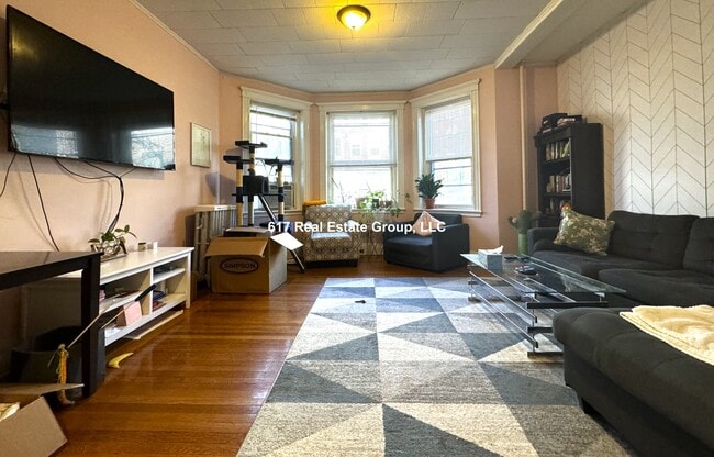 Building Photo - 18 Euston St Unit 1