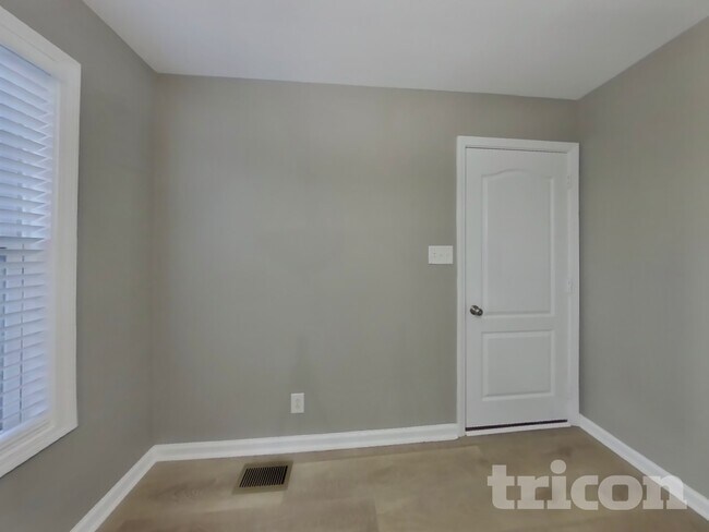 Photo - 1335 Loren Circle