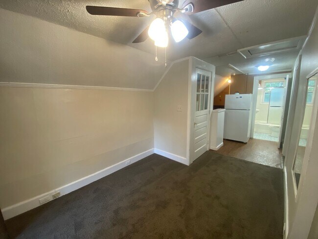 Photo - colonial5705 Unit B