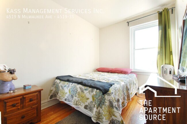 Photo - 4519 N Milwaukee Ave