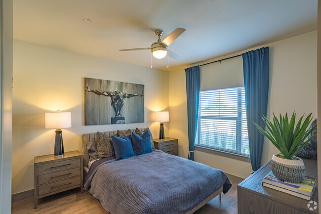 1BR, 1BA - 780SF