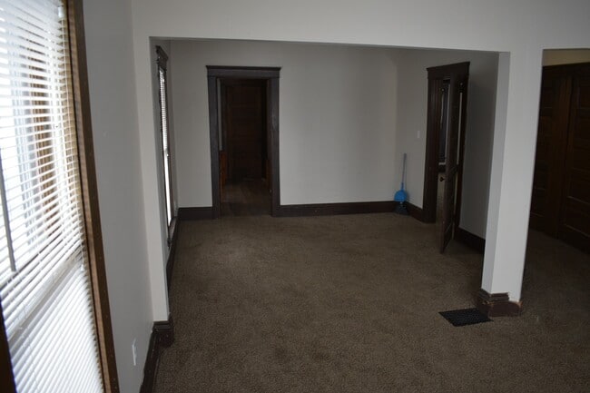 Building Photo - 1309 Middle Ave Unit Up Rental