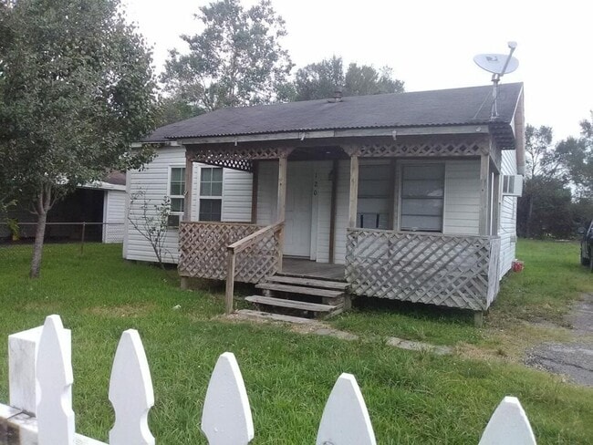 Photo - 120 W DARBY ST