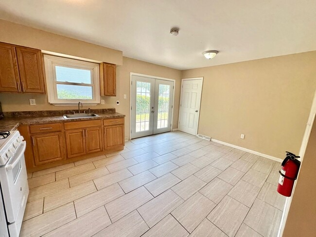 Photo - 200 Rugby St