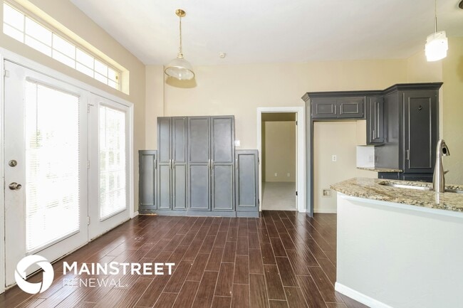 1808 Fairmont Ln