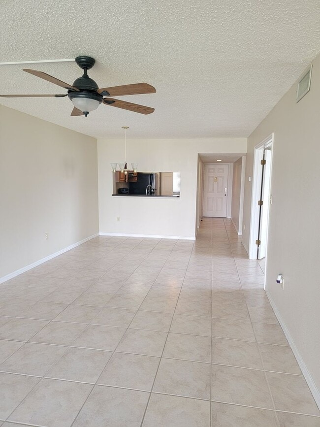 Photo - Resort-Style Living on the Hillsborough River, 3 BEDROOM Marina Club Condo - AVAILABLE NOW!