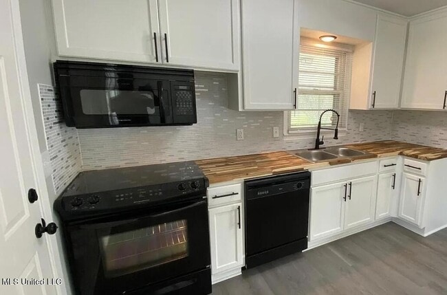 Photo - 160 Wildwood Cir