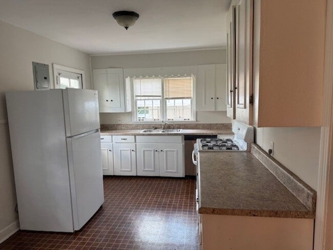 Photo - Cute 3 Bed 1 Bath House! Available Now! Ca...