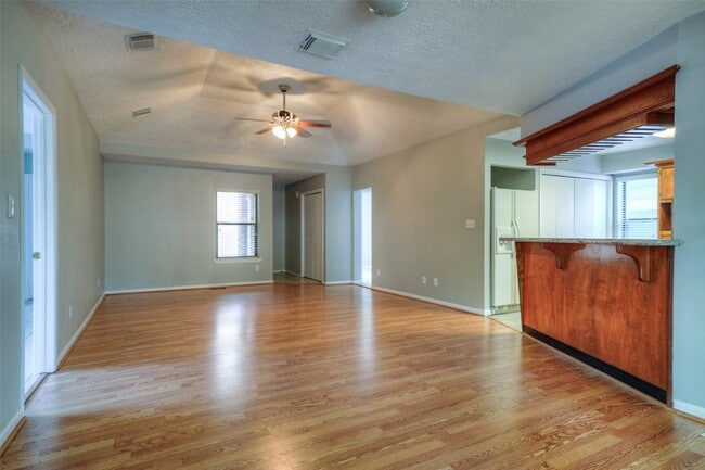 Photo - 25 Shady Oak Ln House