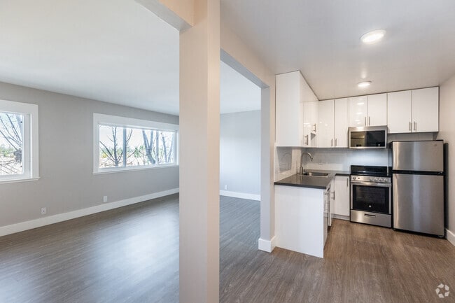 1 habitación, 1 baño - 575 pies cuadrados - Sala de estar/comedor - 3618 Alameda Apartments