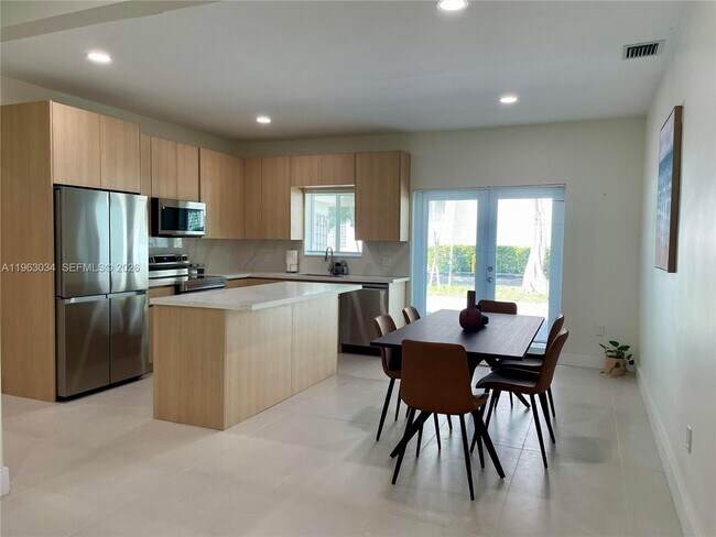 5352 Orduna Dr