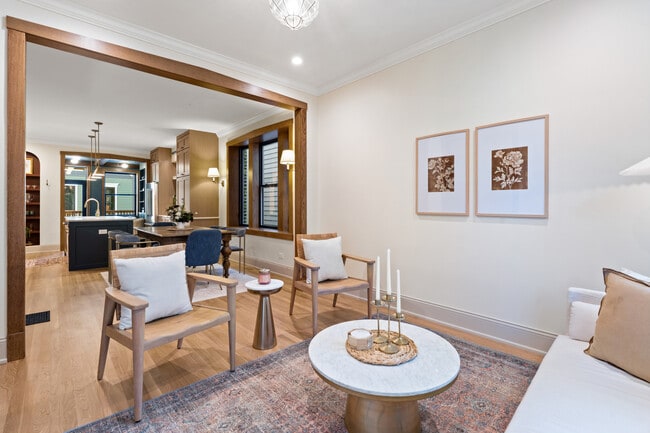 Photo - 1747 W Cornelia Ave Unit 1