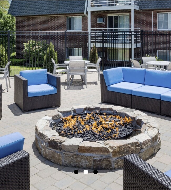 Building Photo - 145 Essex Ave Unit 407