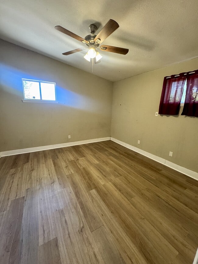 420 Lakeview Dr