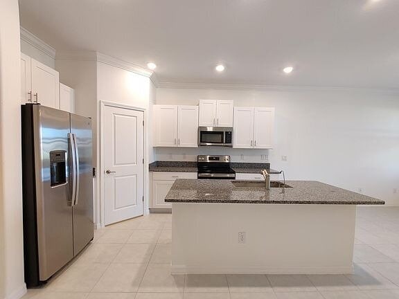 Photo - 31873 Blue Passing Loop