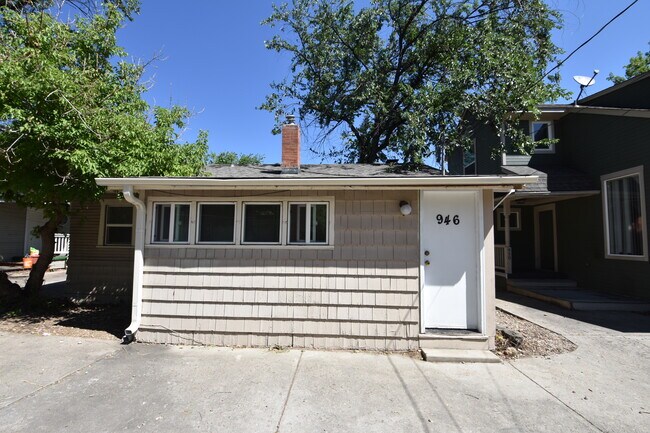 Photo - 946 University Ave