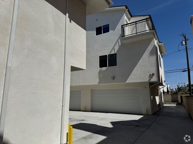 Building Photo - 11602 Valley View Ave Rental