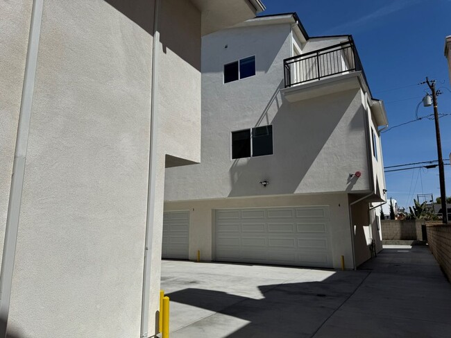 Photo - 11602 Valley View Ave Townhome