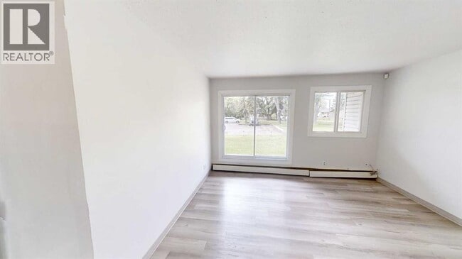 Photo - 5117-5144 44 St