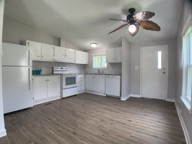 Photo - 4202 NE 3rd St