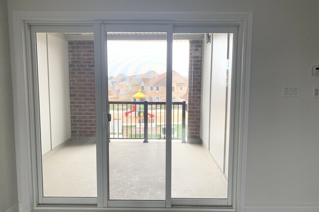 Photo - 10 Oakmore Ln