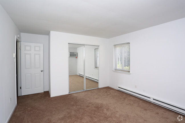 Hunters Creek Apartments - Bensalem Township, PA | ForRent.com