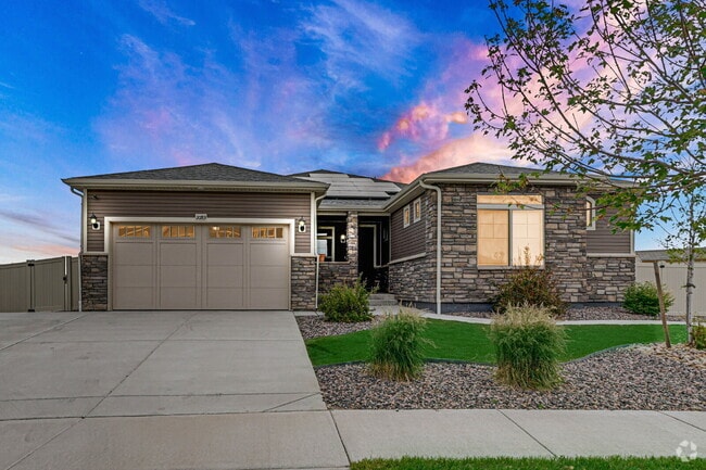 Building Photo - $4,795.00, 5 bed, 3.5 bath located in Denver. Rental