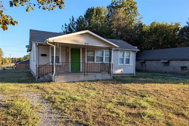 Photo - 918 W Hayes St