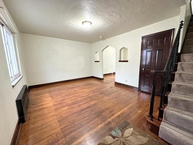 Photo - 246 E Meyers St