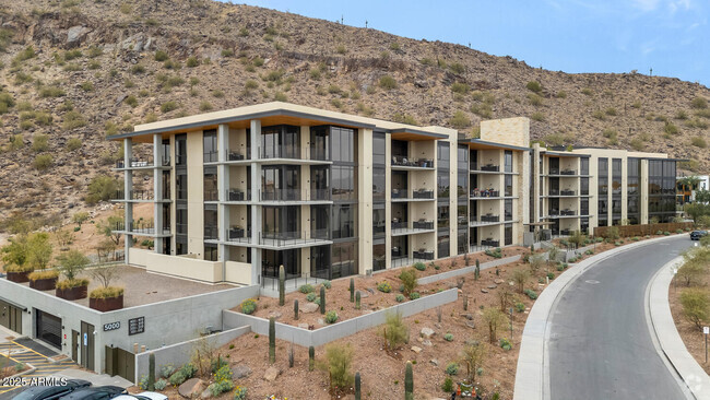 Building Photo - 5000 E Camelback Rd Unit 202 Rental