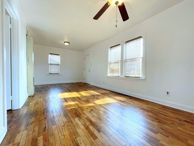 Photo - 1 bedroom house with fenced in yard