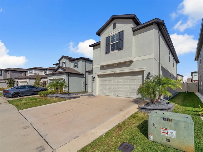 Photo - 7323 Pool Compass Loop