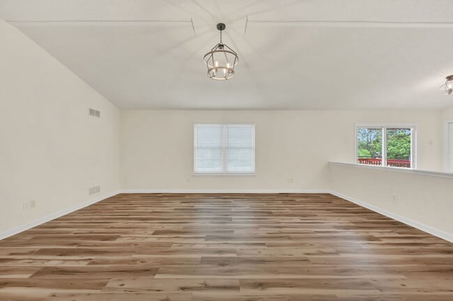 Photo - 270 Oaknoll Ave