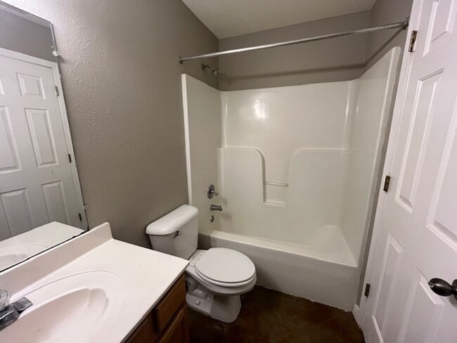 Photo - Renovated 2 Bedroom 2 Bath Duplex for Rent!!