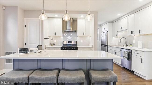 Photo - 50 53rd St SE