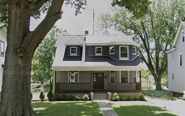 Building Photo - 404 E Maywood Ave