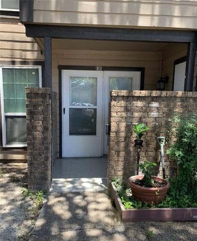 Building Photo - 9803 Walnut St Unit 107