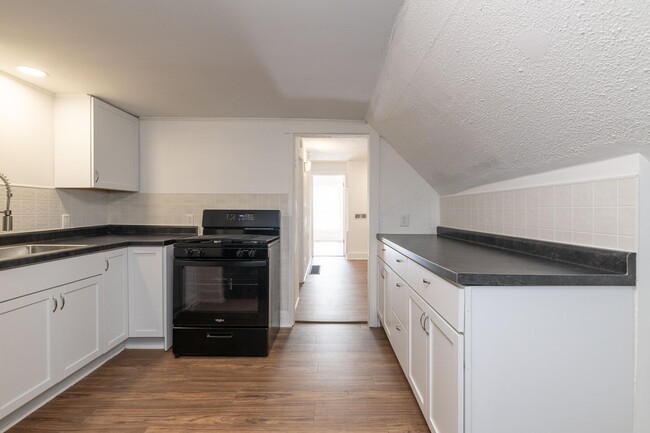 Kitchen - 1221 Wells Pl Unit 2