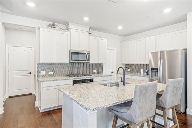 Photo - 373 Blackthorne Dr