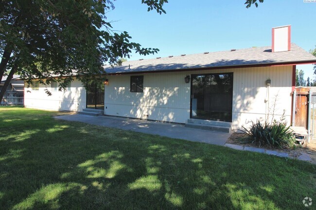 Building Photo - 3 Bed/1.5 Bath House in Kennewick
