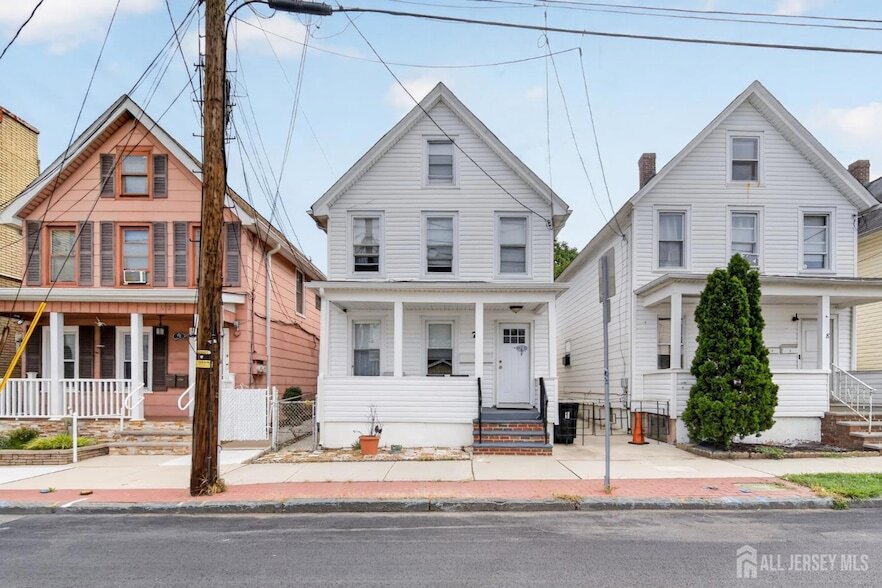Photo - 70 Pershing Ave Unit 2