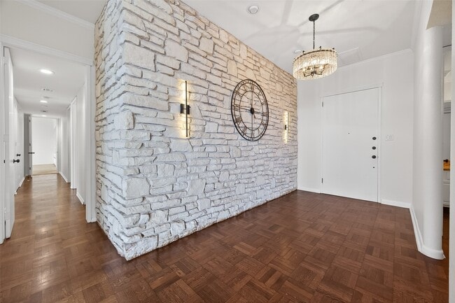 Photo - 2016 Main St Unit 3