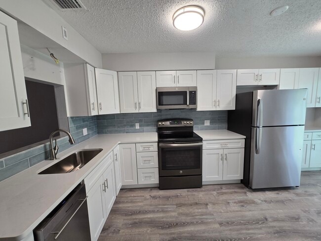 Photo - 843 Cambridge Ct